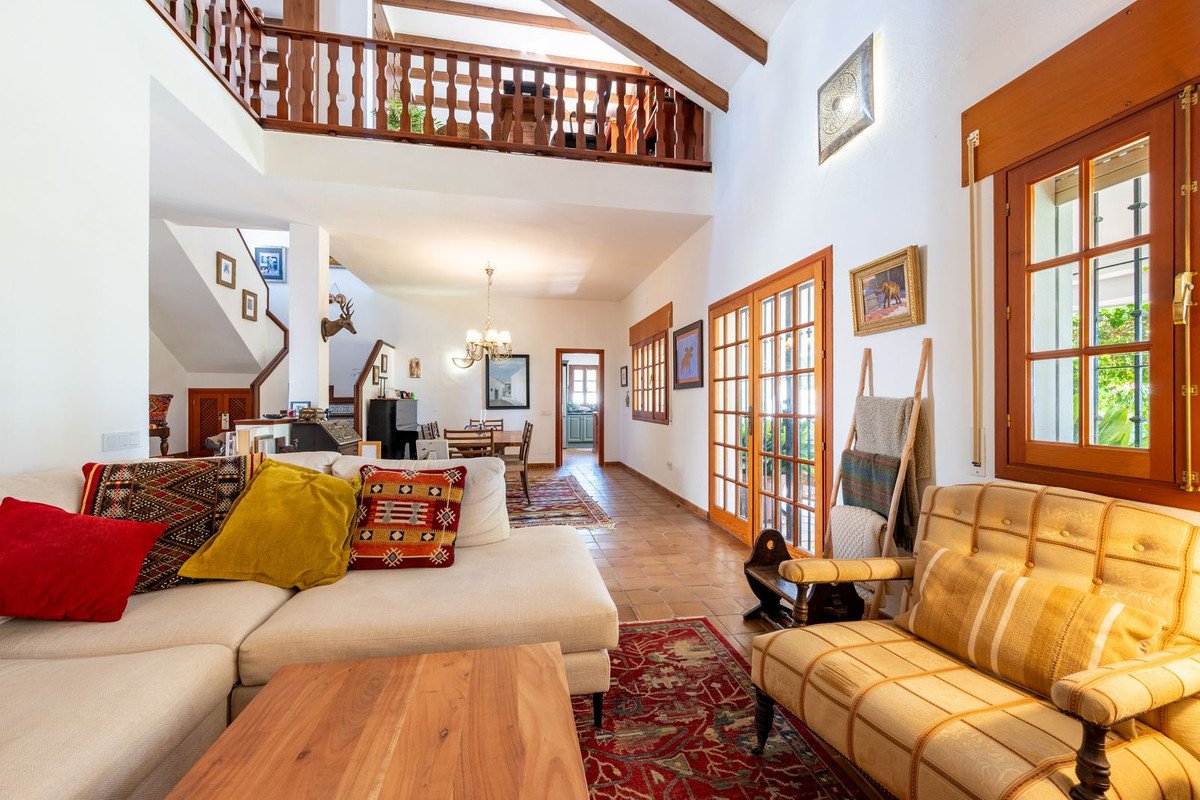 4 Bed Detached Villa in El Coto