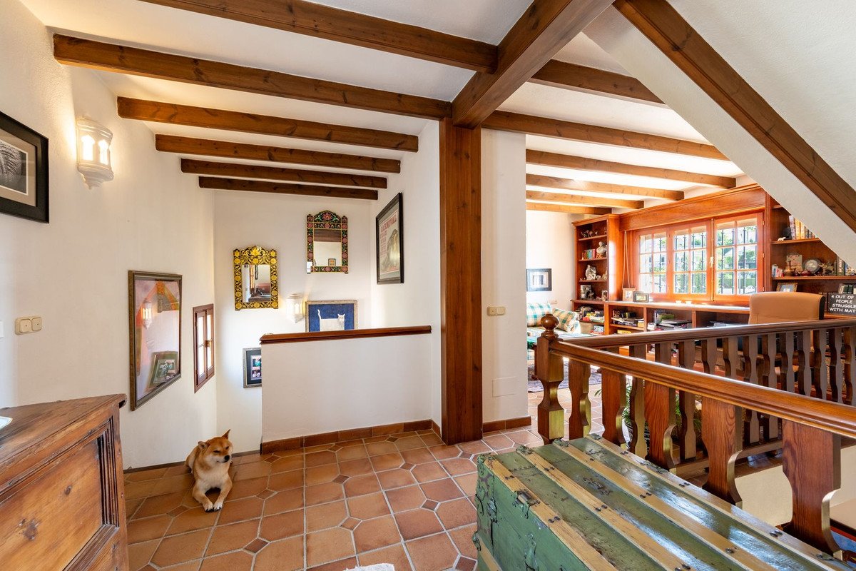 4 Bed Detached Villa in El Coto