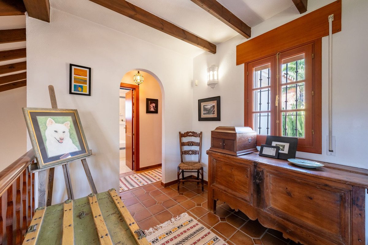 4 Bed Detached Villa in El Coto
