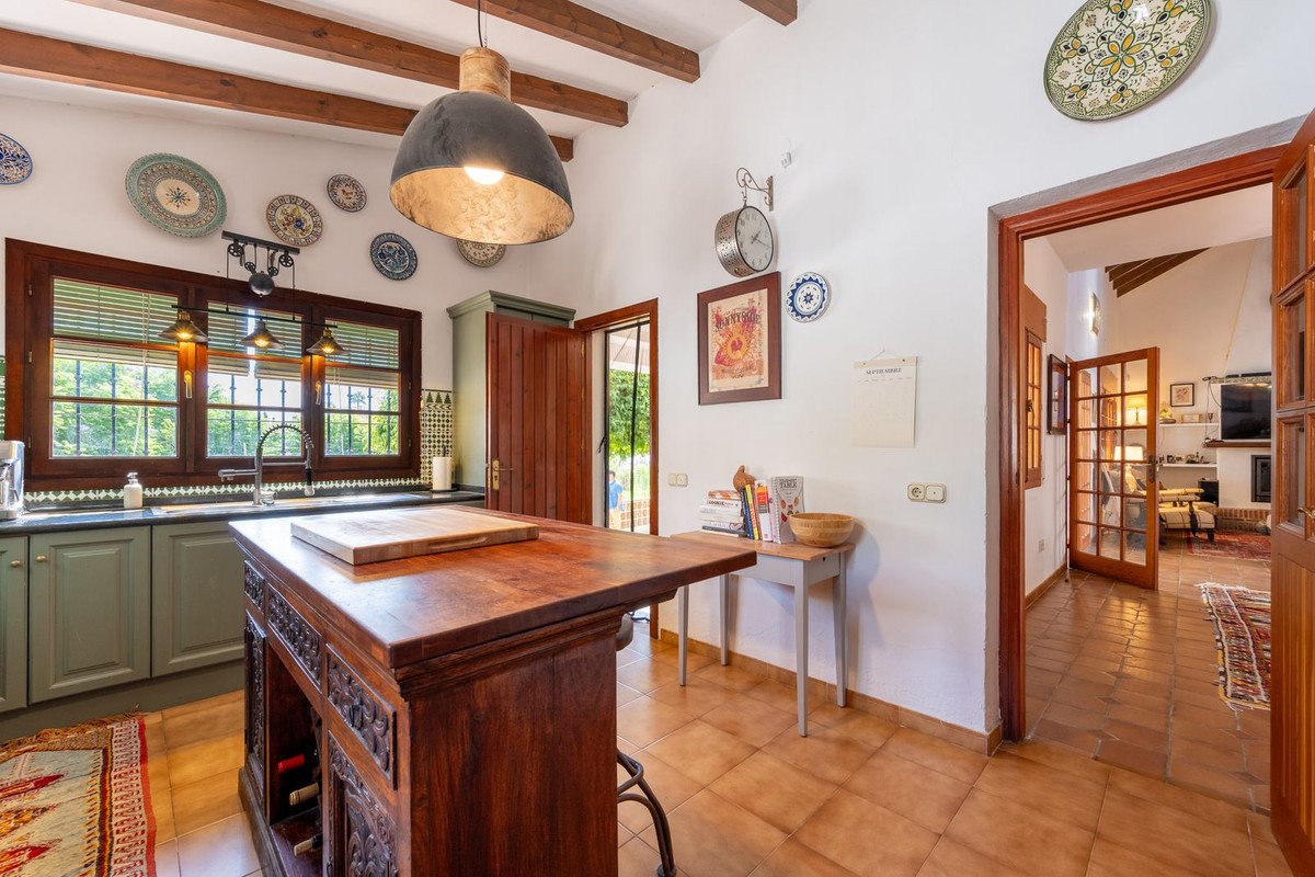 4 Bed Detached Villa in El Coto