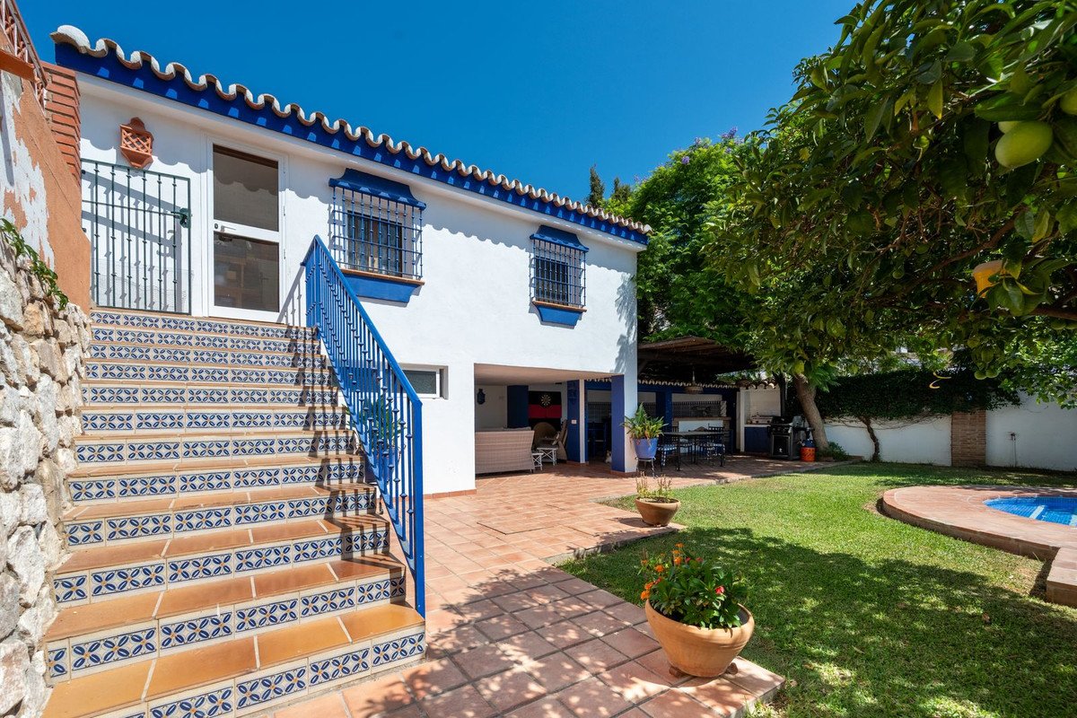 4 Bed Detached Villa in El Coto