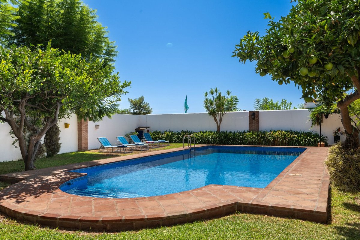 4 Bed Detached Villa in El Coto