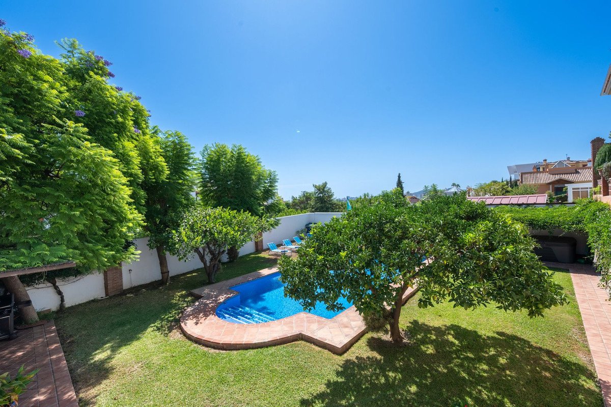 4 Bed Detached Villa in El Coto