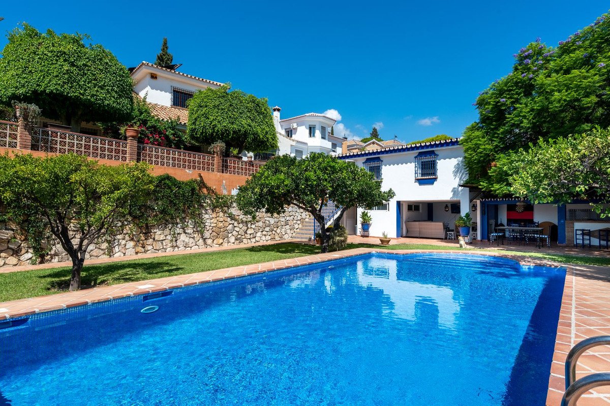 4 Bed Detached Villa in El Coto