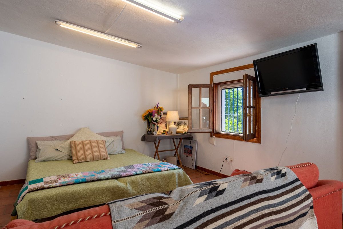 4 Bed Detached Villa in El Coto