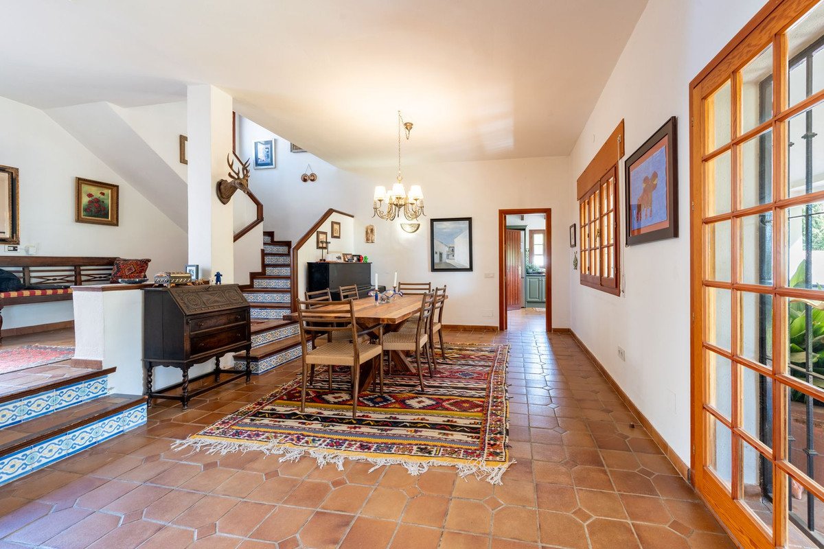 4 Bed Detached Villa in El Coto