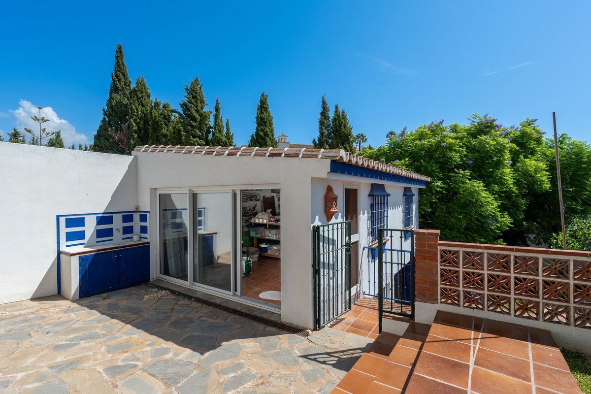 4 Bed Detached Villa in El Coto