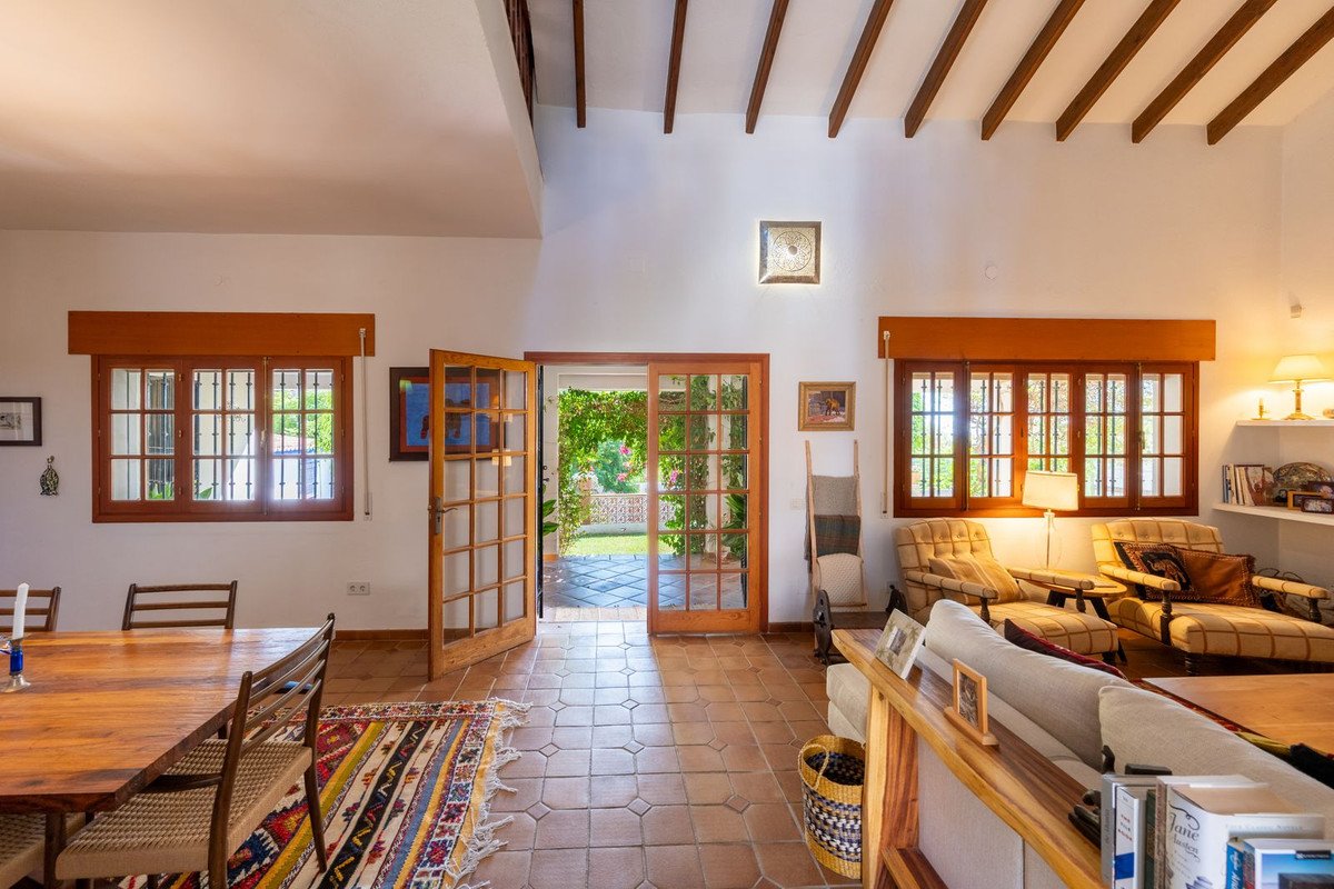4 Bed Detached Villa in El Coto