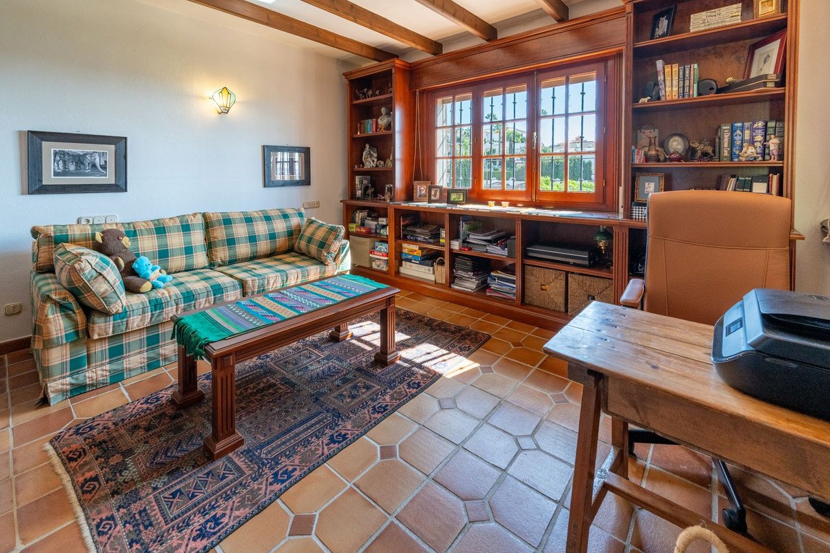 4 Bed Detached Villa in El Coto