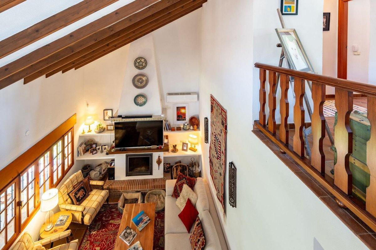 4 Bed Detached Villa in El Coto