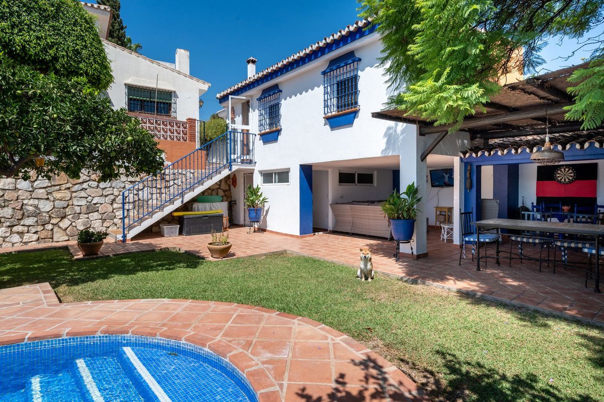 4 Bed Detached Villa in El Coto