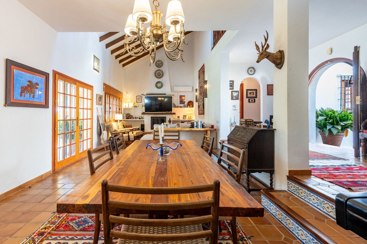 4 Bed Detached Villa in El Coto