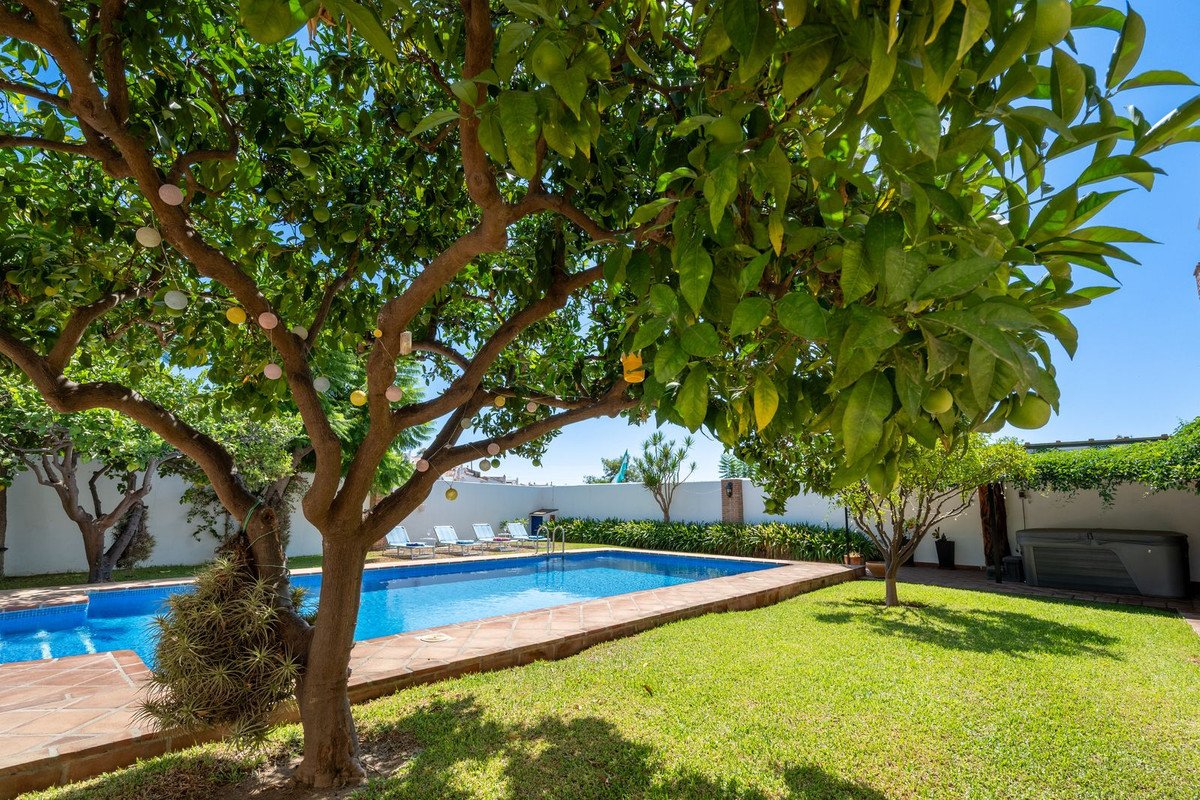 4 Bed Detached Villa in El Coto