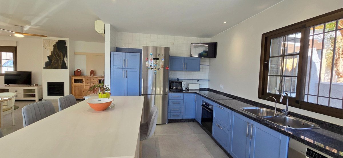 5 Bed Detached Villa in Torremolinos