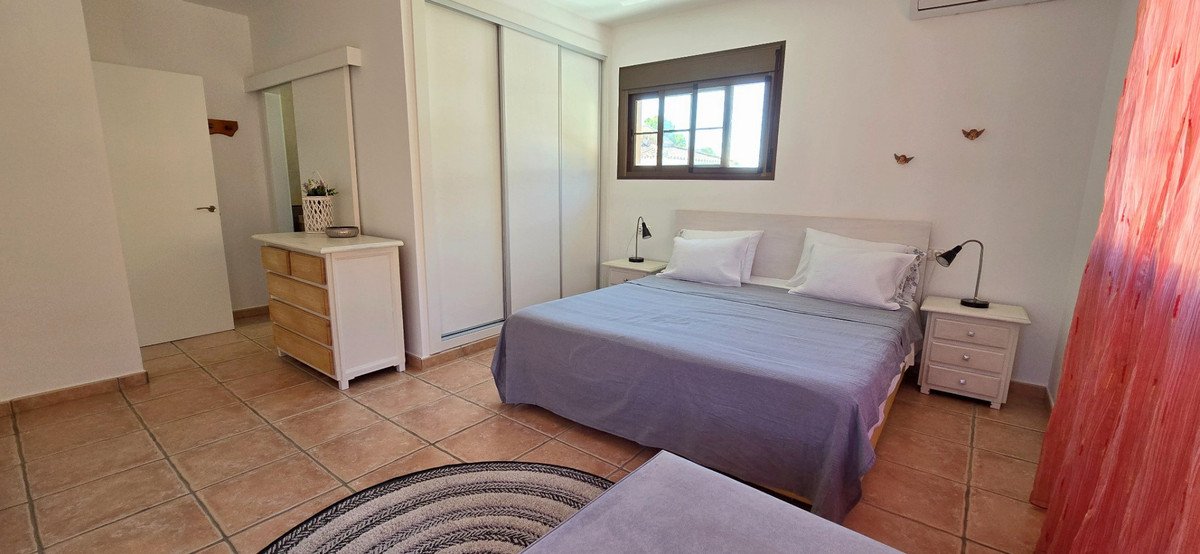 5 Bed Detached Villa in Torremolinos