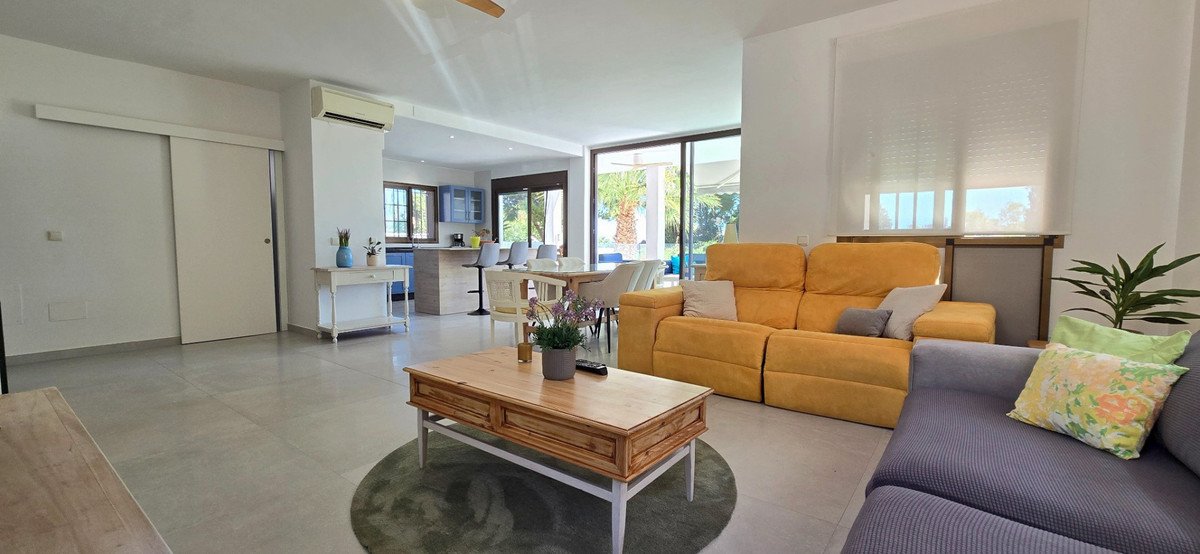 5 Bed Detached Villa in Torremolinos