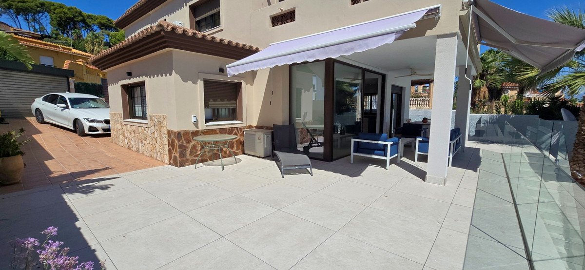 5 Bed Detached Villa in Torremolinos