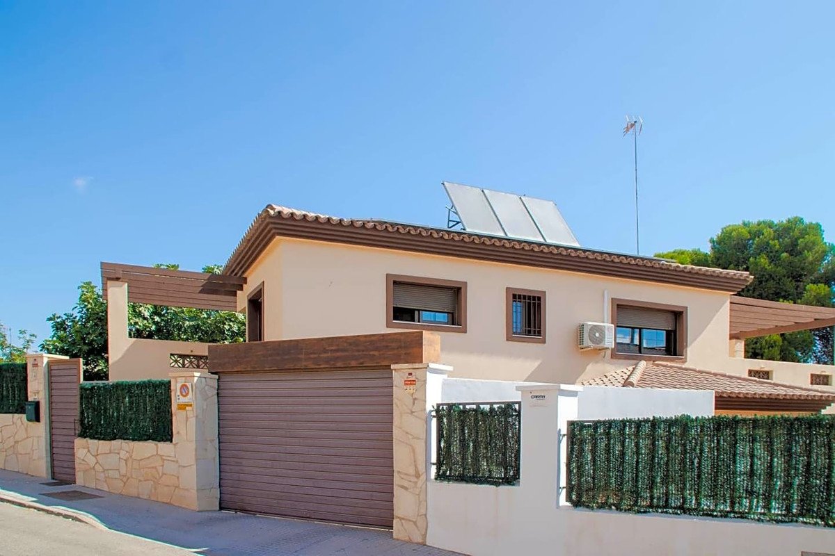 5 Bed Detached Villa in Torremolinos
