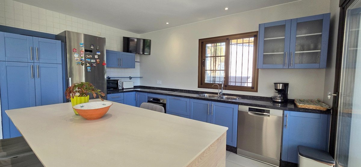 5 Bed Detached Villa in Torremolinos