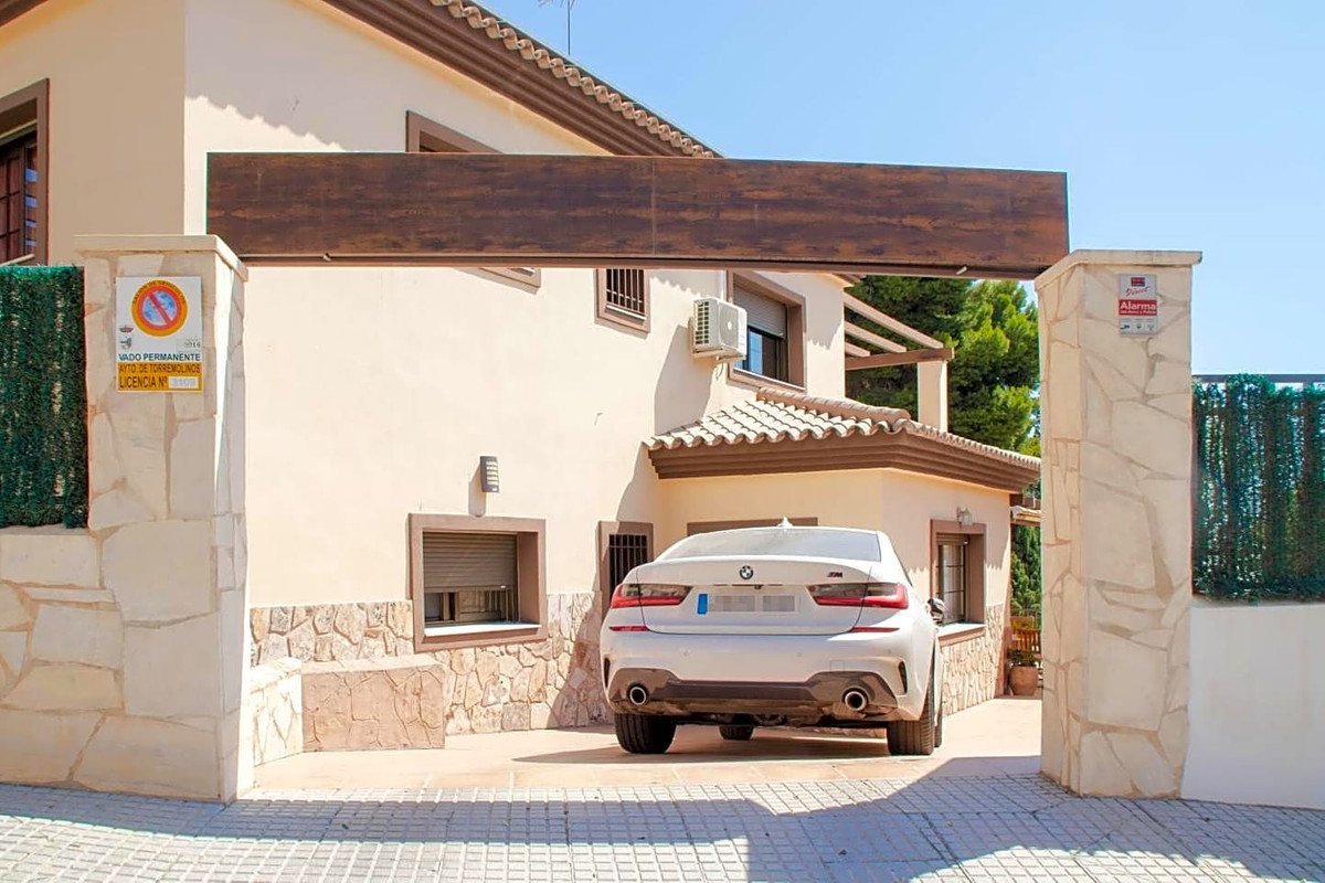 5 Bed Detached Villa in Torremolinos