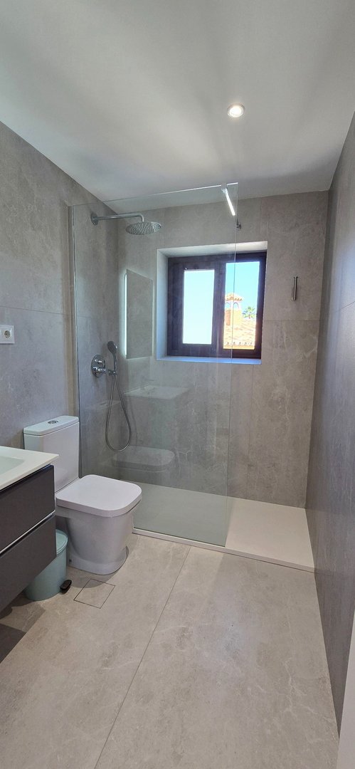5 Bed Detached Villa in Torremolinos