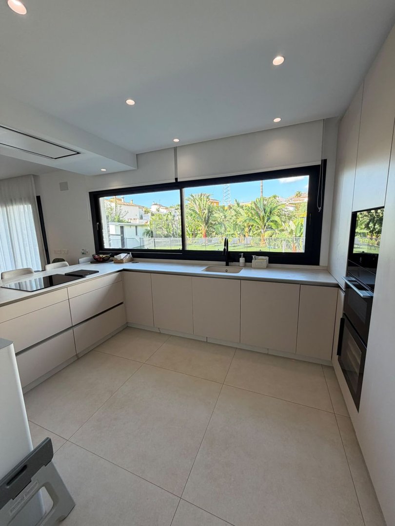 5 Bed Detached Villa in Arroyo de la Miel