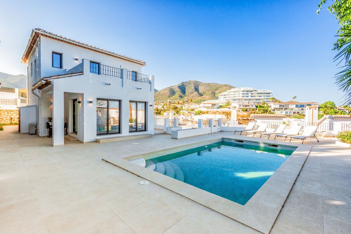 5 Bed Detached Villa in Torreblanca