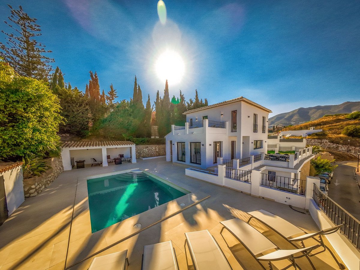 5 Bed Detached Villa in Torreblanca