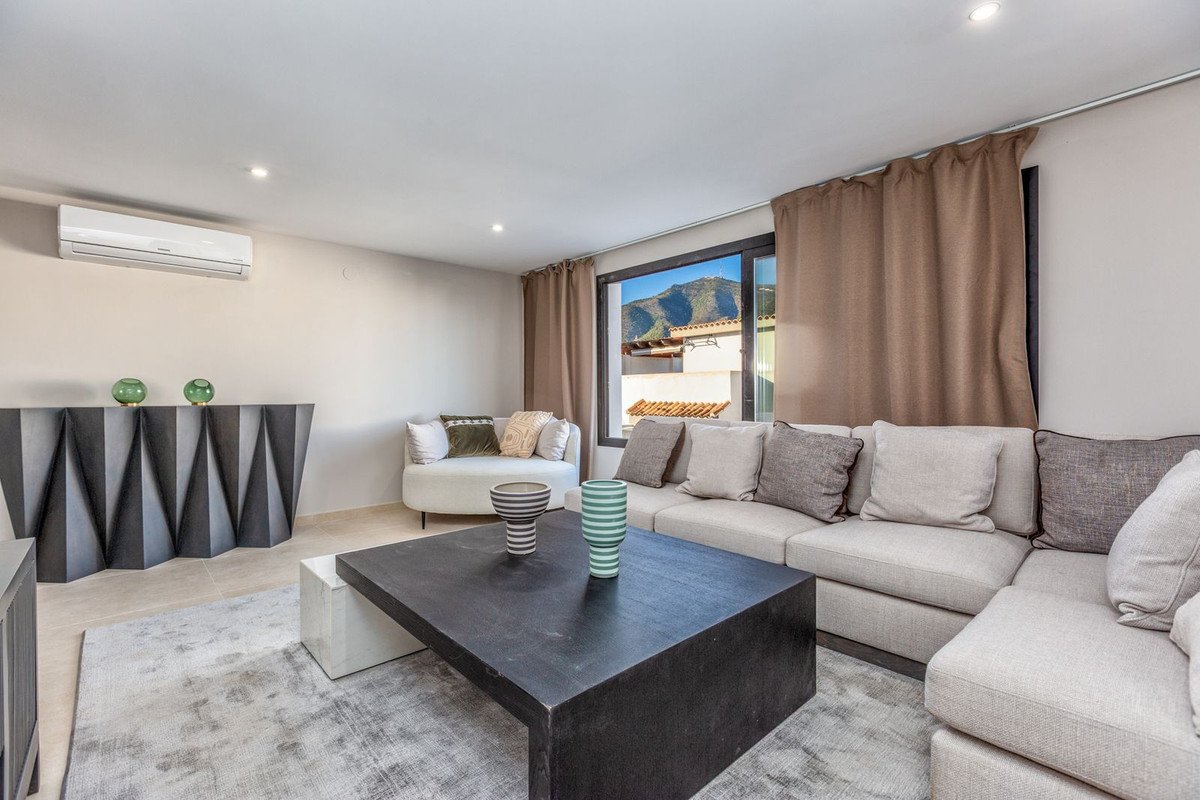 5 Bed Detached Villa in Torreblanca