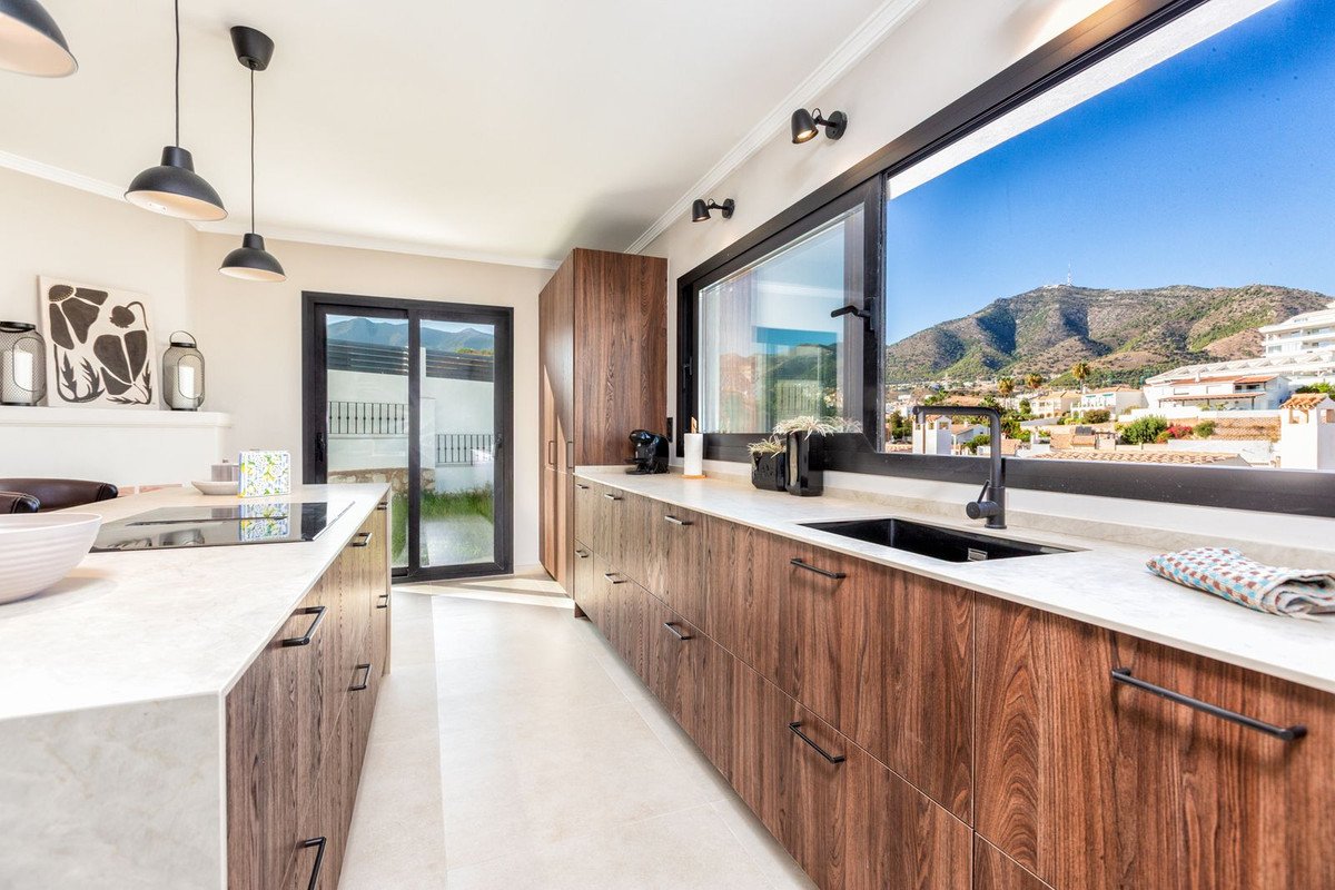 5 Bed Detached Villa in Torreblanca