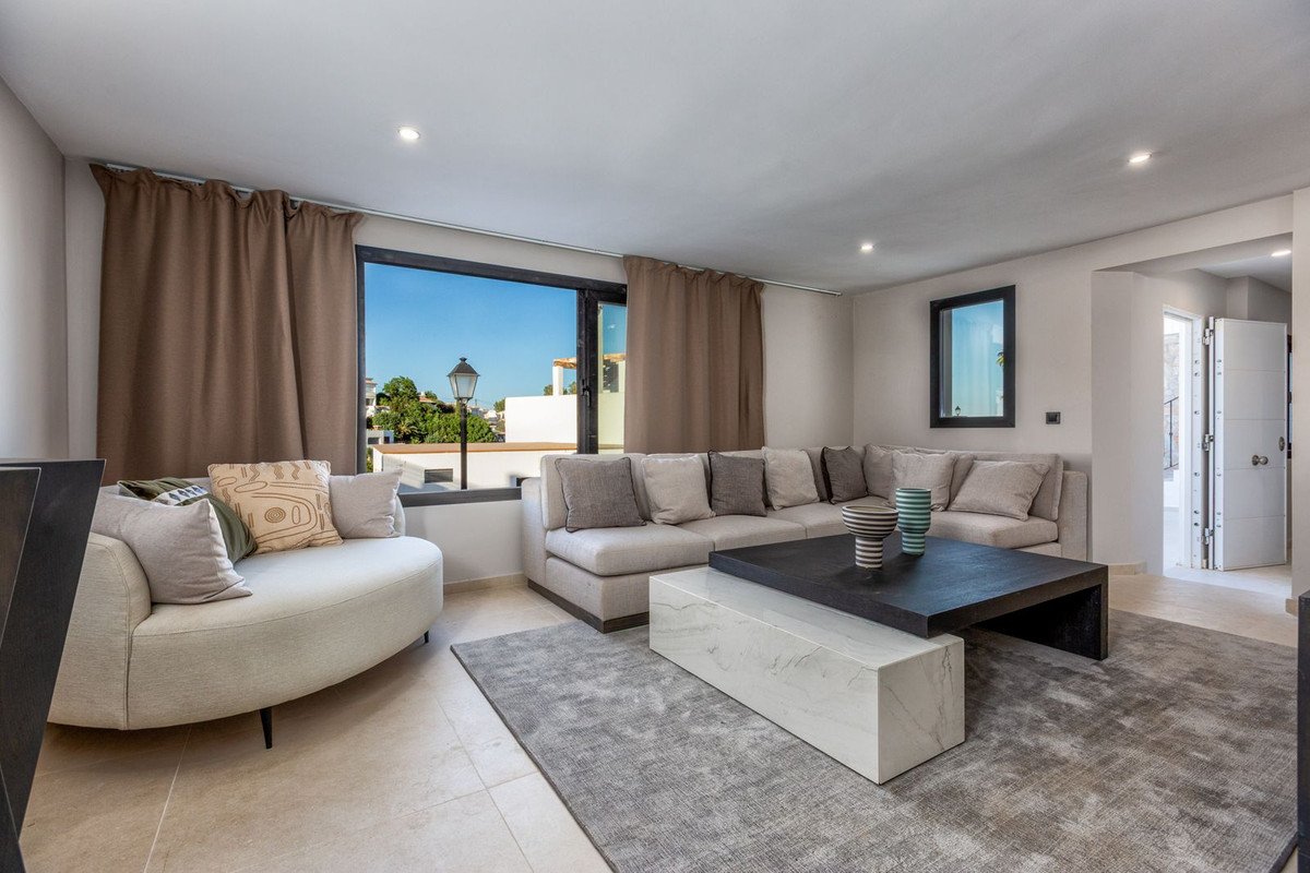 5 Bed Detached Villa in Torreblanca