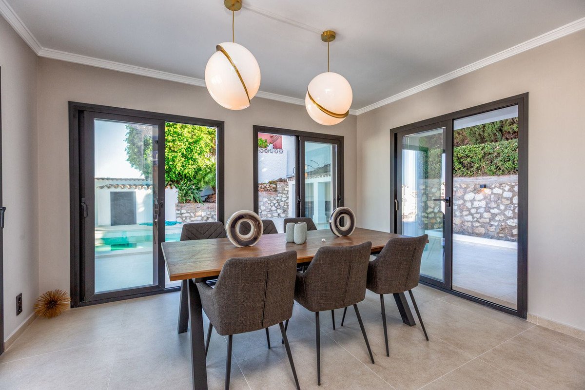 5 Bed Detached Villa in Torreblanca