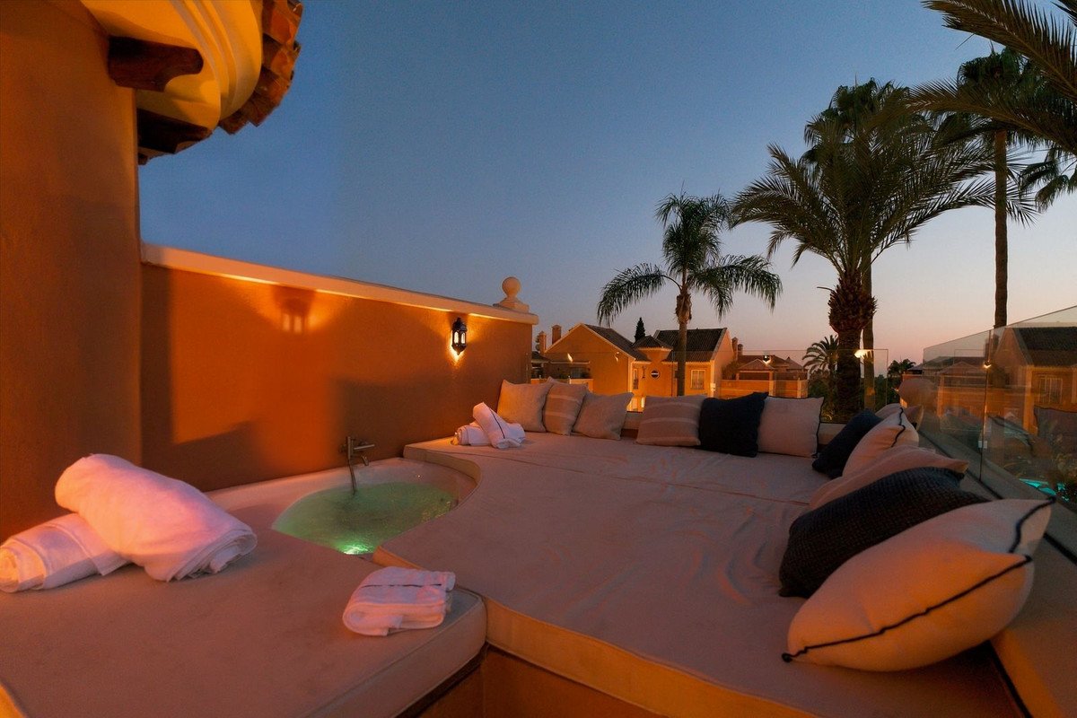 3 Bed Penthouse Duplex in Nueva Andalucía