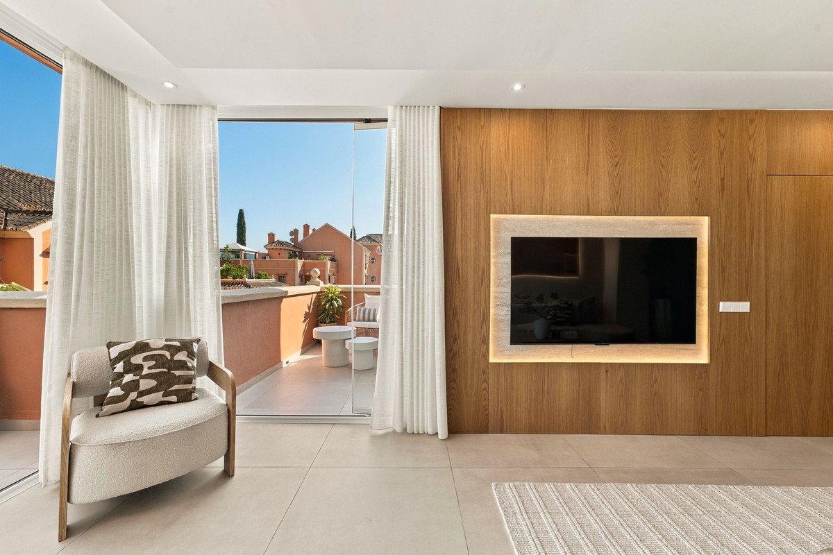 3 Bed Penthouse Duplex in Nueva Andalucía