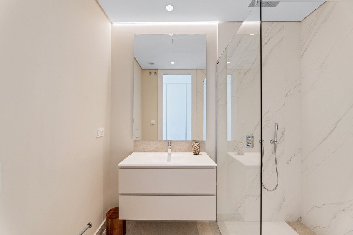 2 Bed Ground Floor Apartment in Benahavís