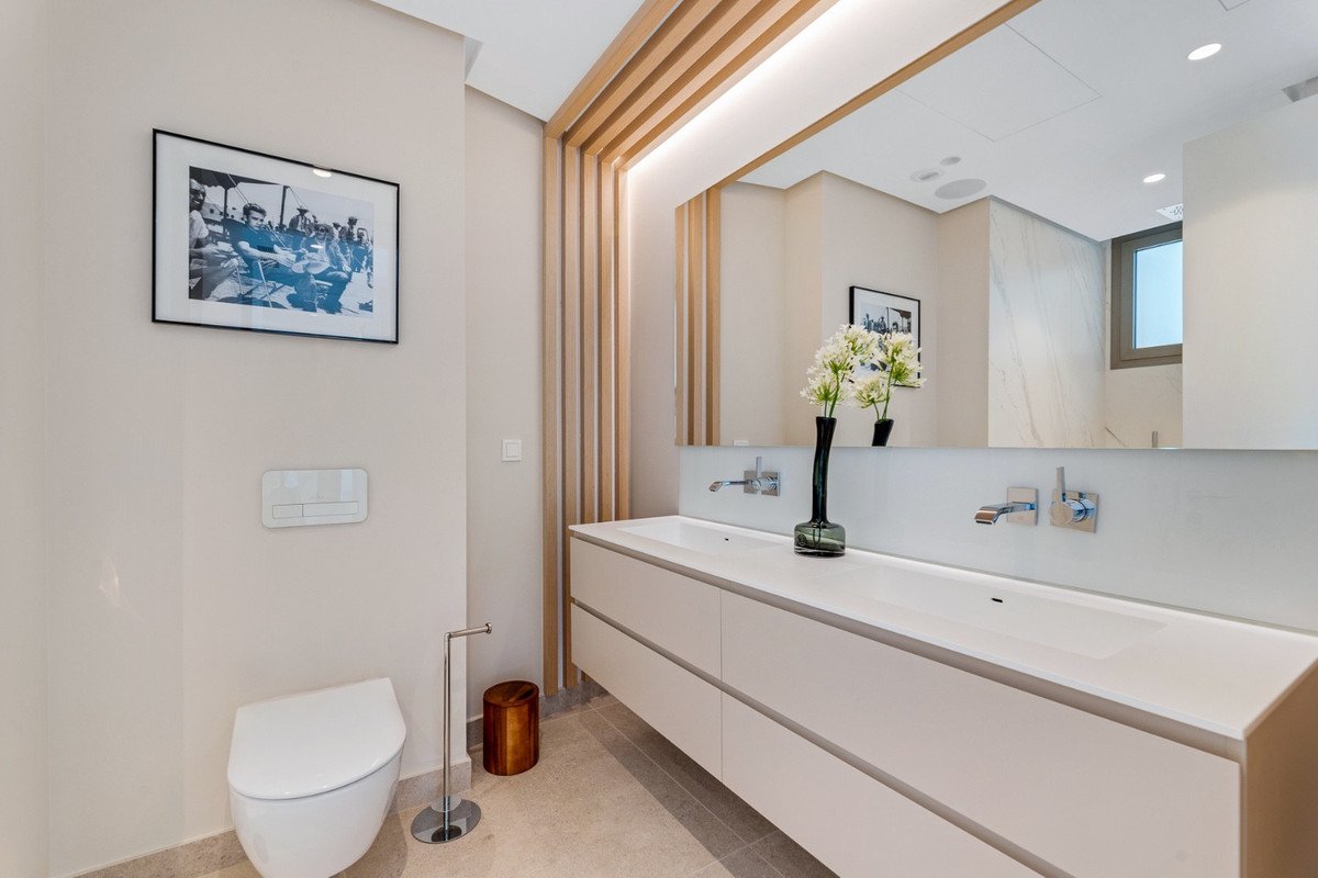 2 Bed Ground Floor Apartment in Benahavís