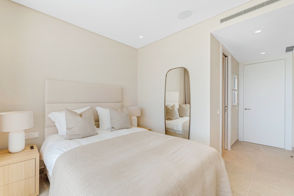 2 Bed Ground Floor Apartment in Benahavís