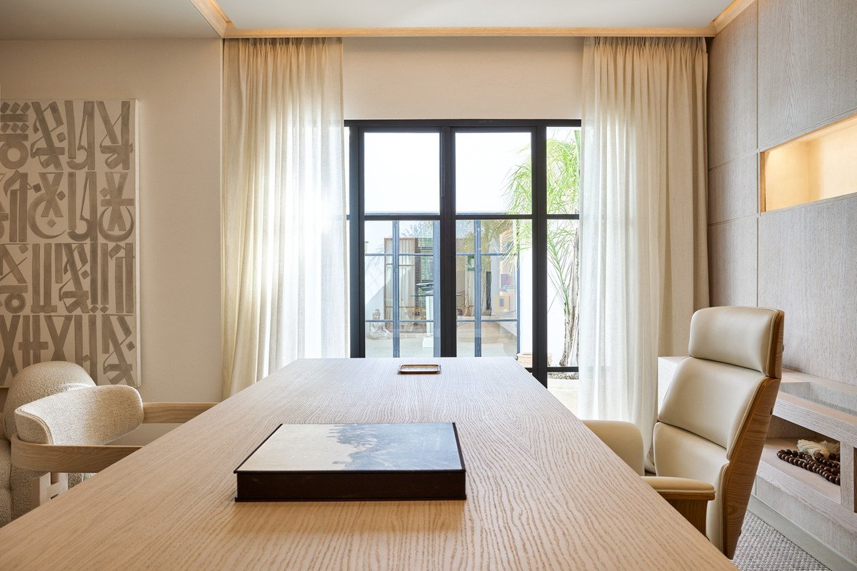 6 Bed Office in Nueva Andalucía