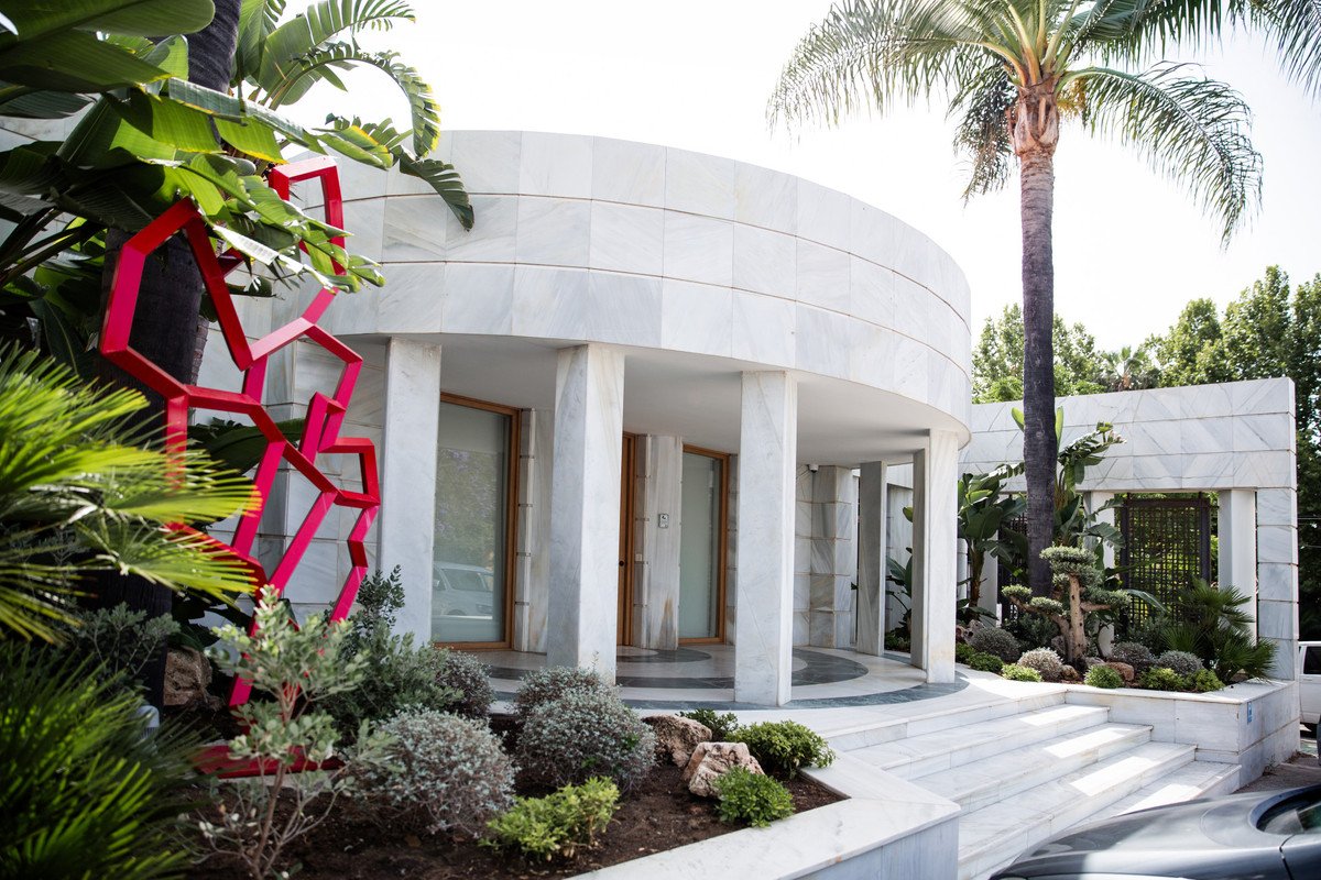 6 Bed Office in Nueva Andalucía