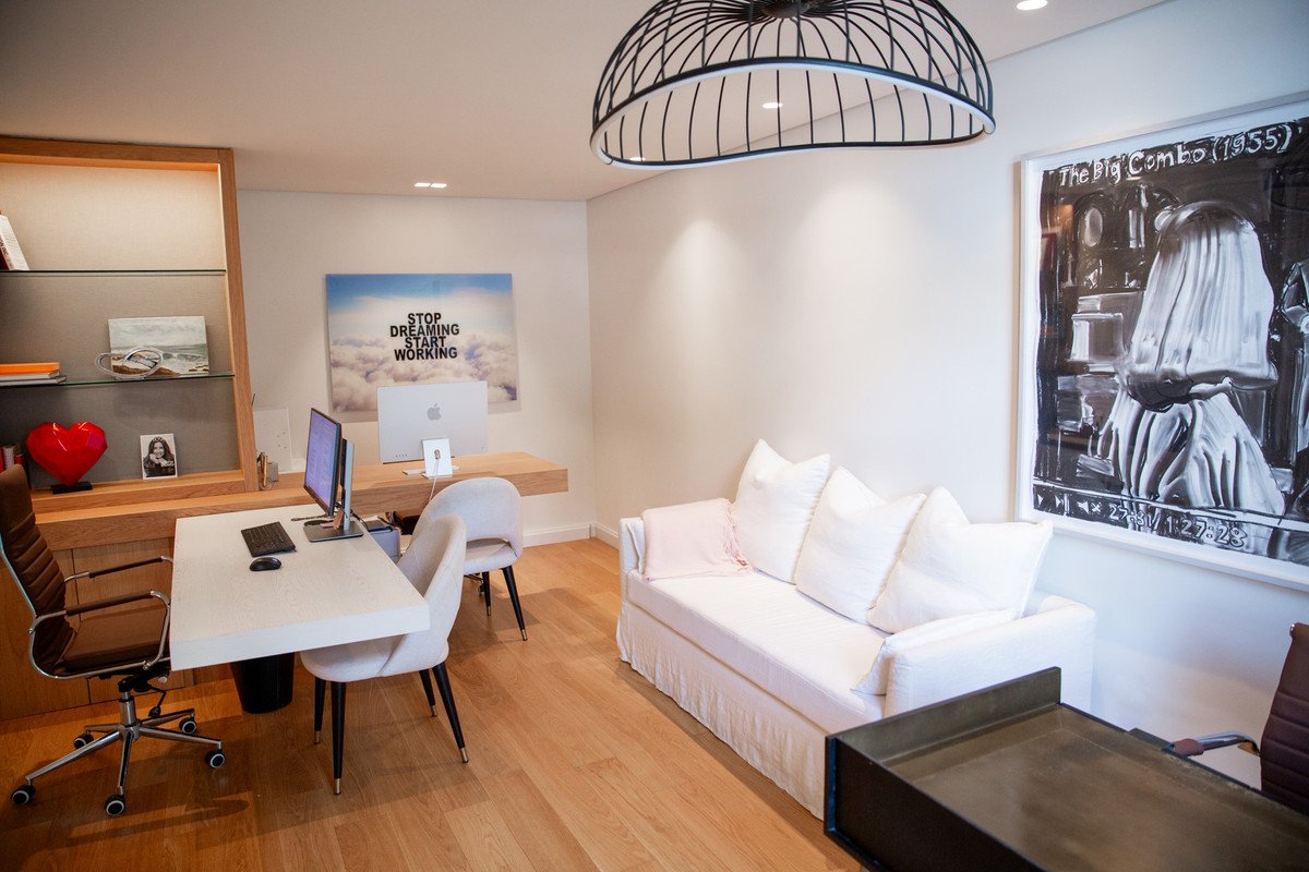 6 Bed Office in Nueva Andalucía