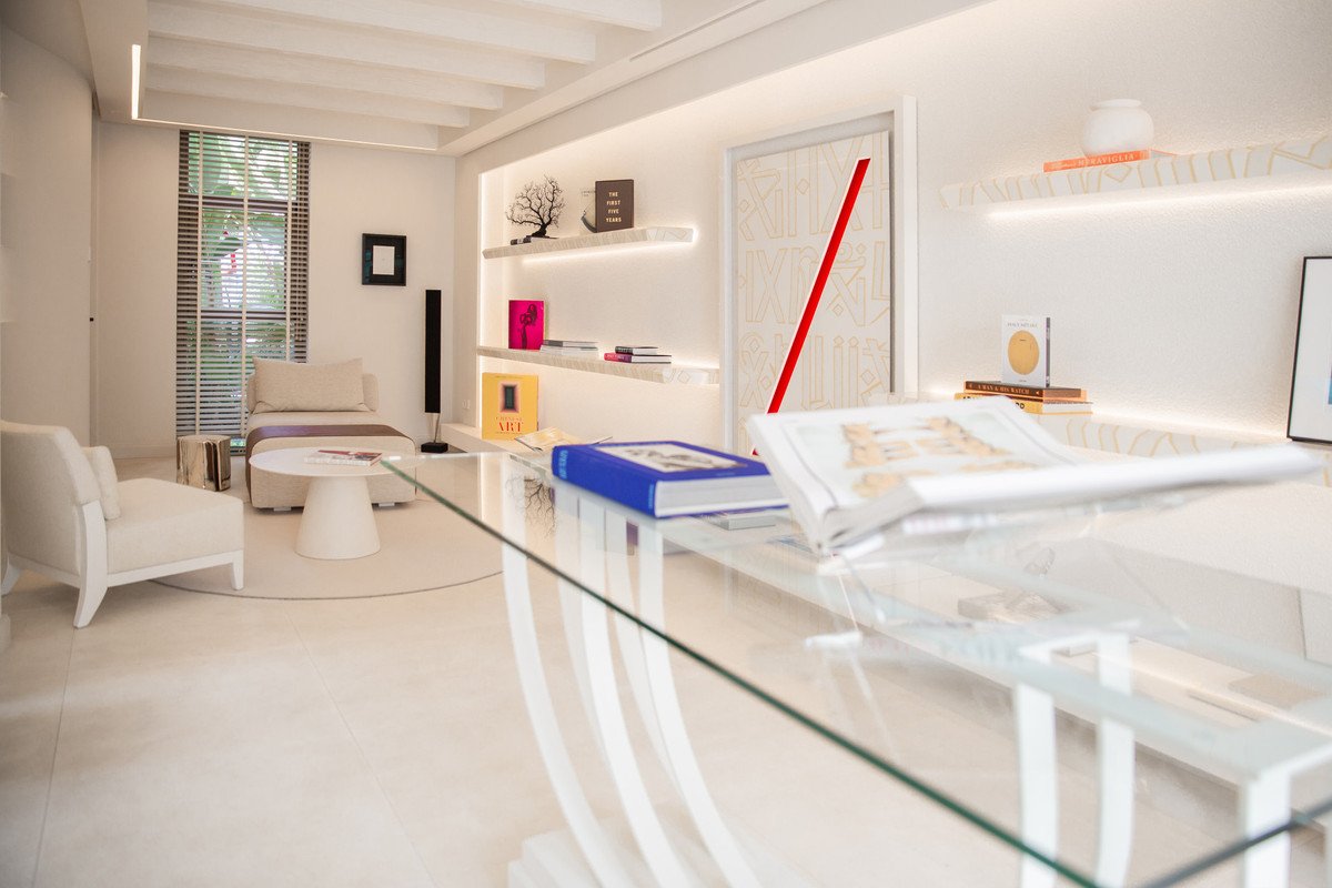 6 Bed Office in Nueva Andalucía