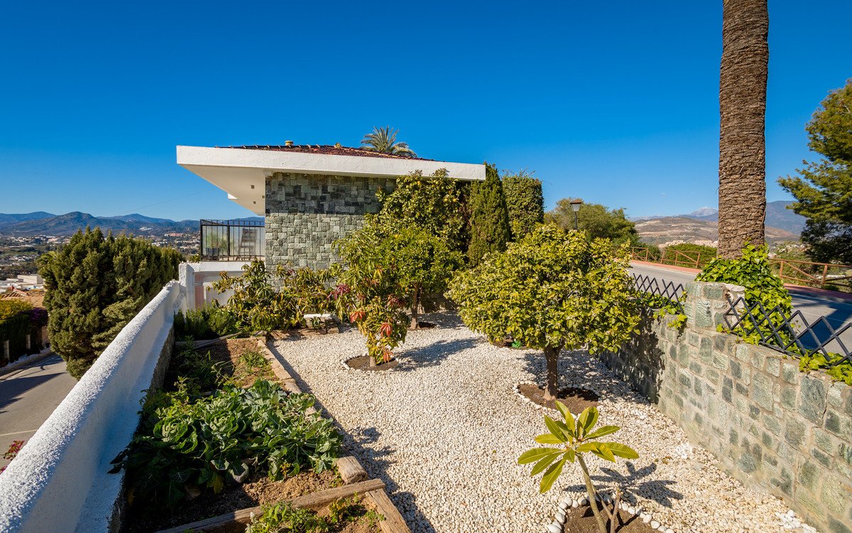 4 Bed Detached Villa in Nueva Andalucía