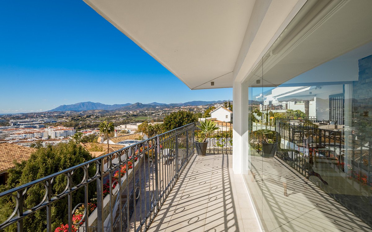 4 Bed Detached Villa in Nueva Andalucía