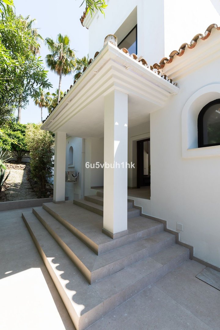 6 Bed Detached Villa in Benahavís