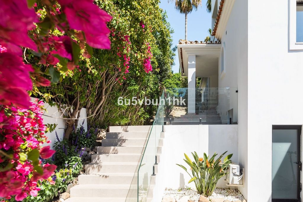 6 Bed Detached Villa in Benahavís