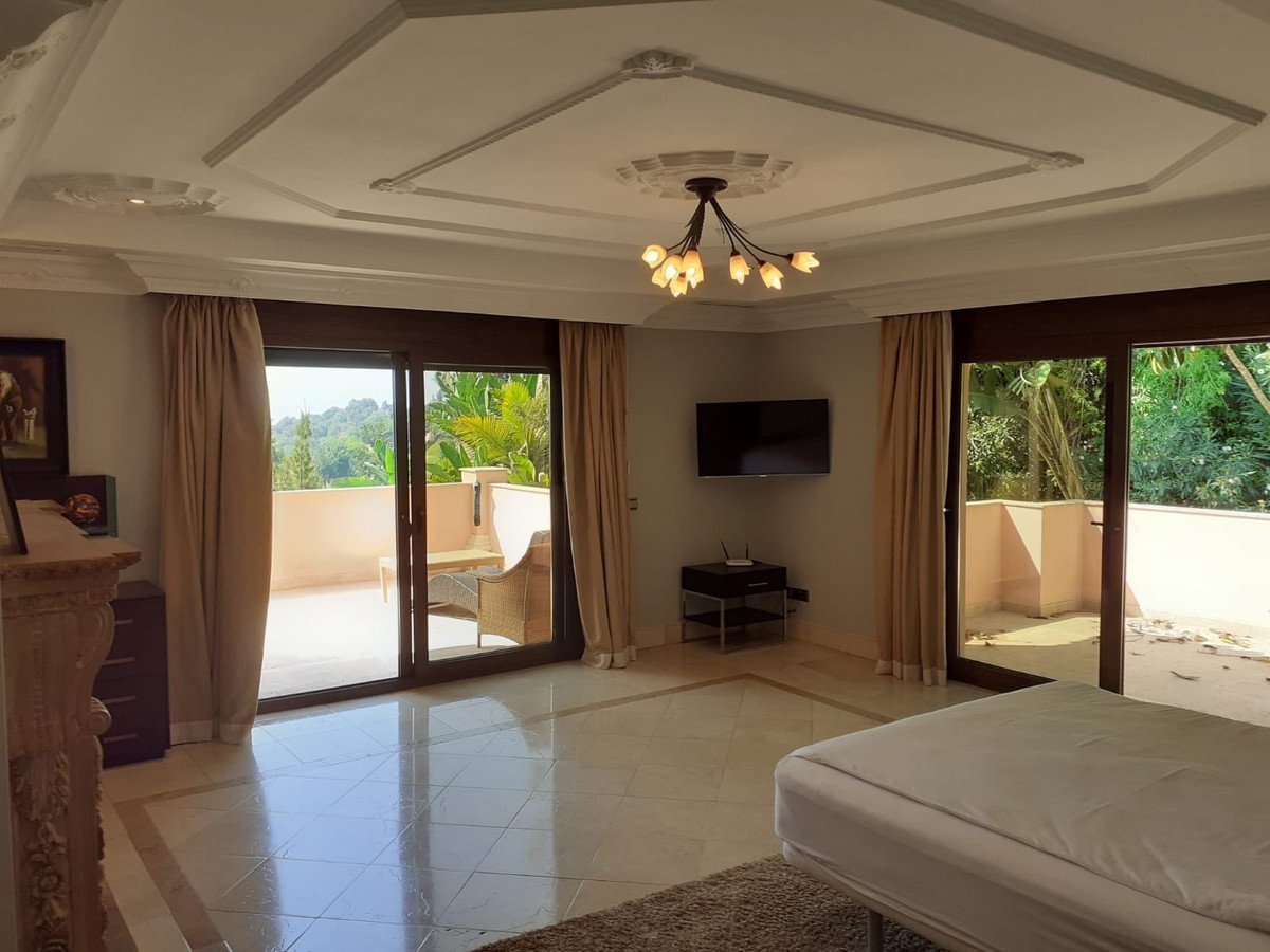 4 Bed Detached Villa in Estepona