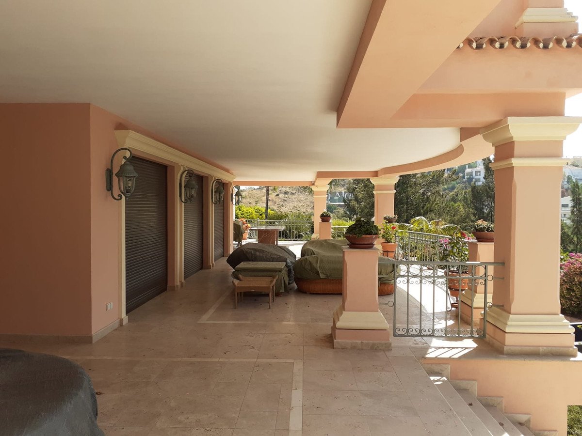 4 Bed Detached Villa in Estepona