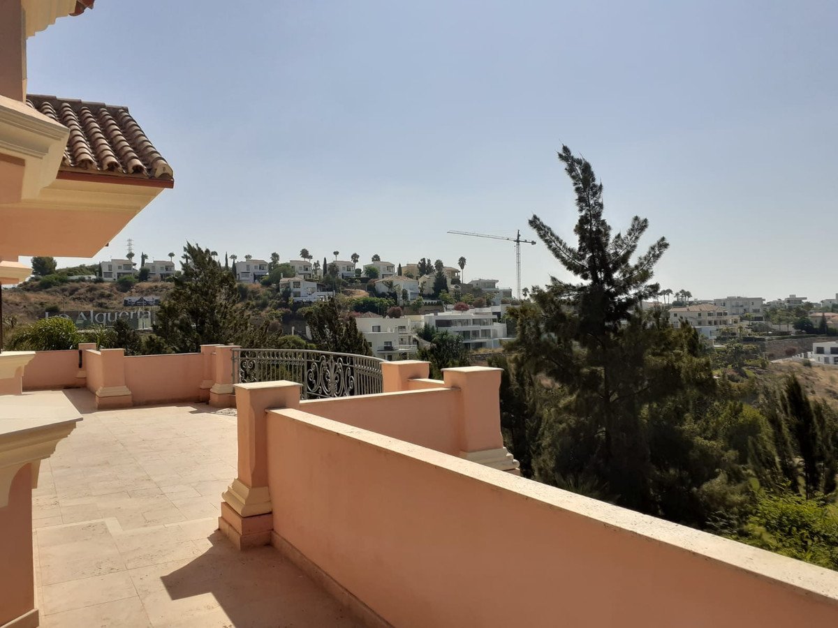 4 Bed Detached Villa in Estepona
