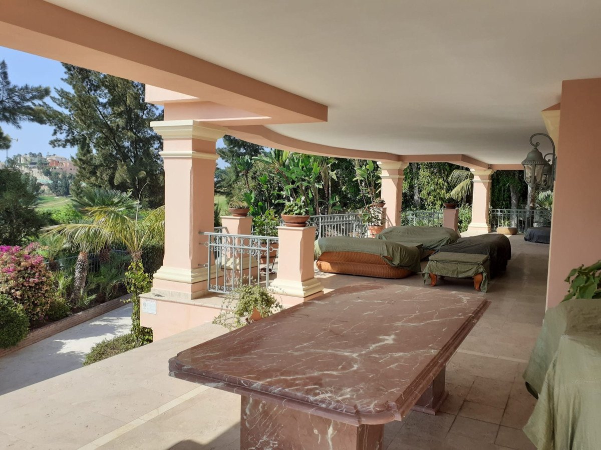 4 Bed Detached Villa in Estepona