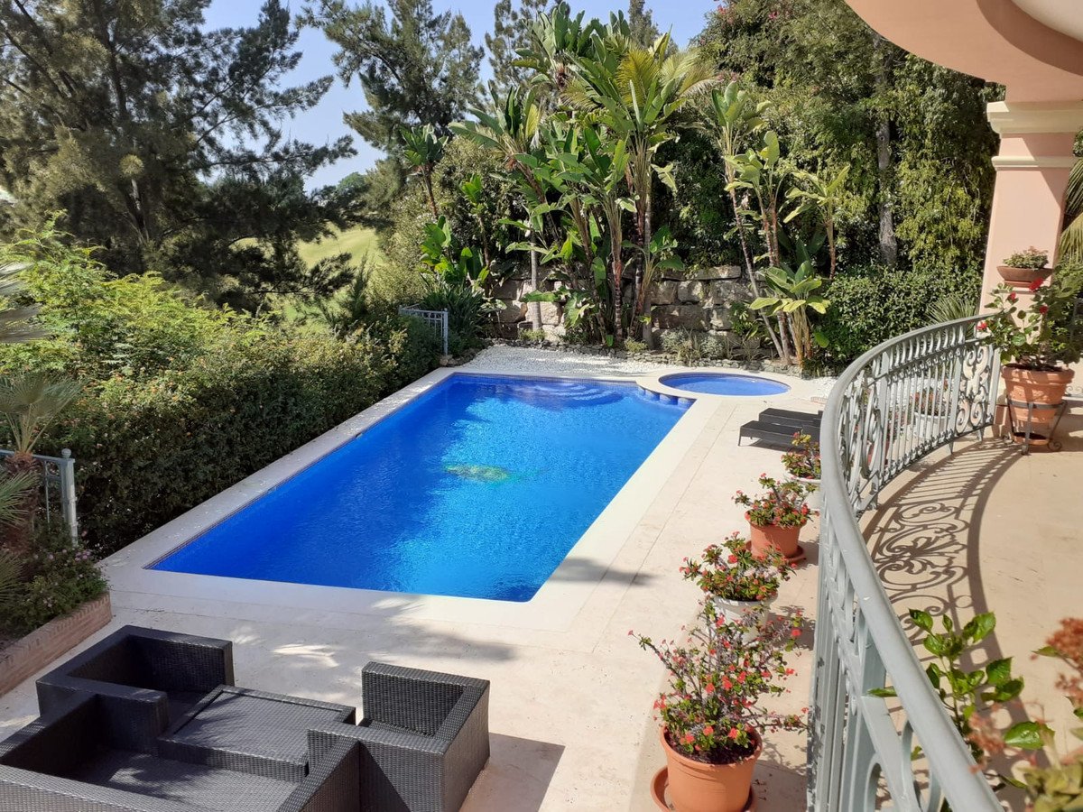 4 Bed Detached Villa in Estepona